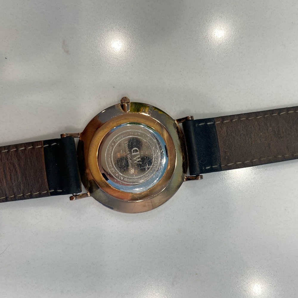 Daniel Wellington Watch - Picture 7 of 9